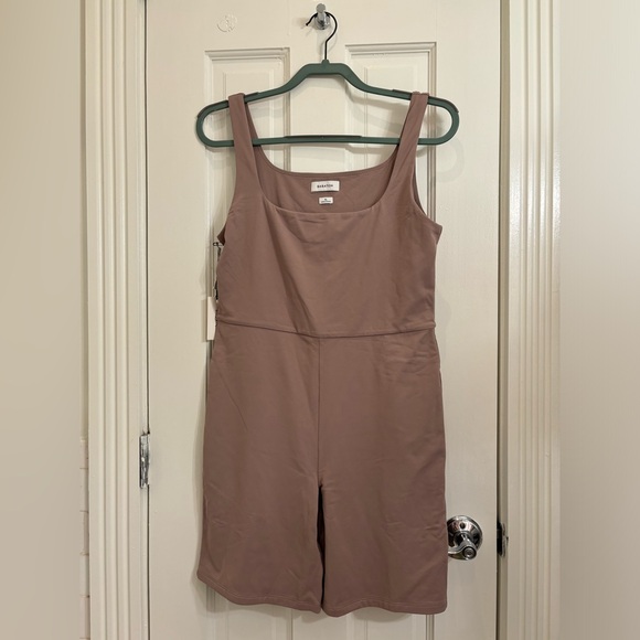 NWT aritzia babaton contour romper - Picture 5 of 7